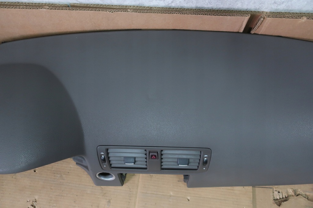 фото №7, Volvo v50 s40 c30 приборная панель приборная консоль ремни 04-12 europa beż