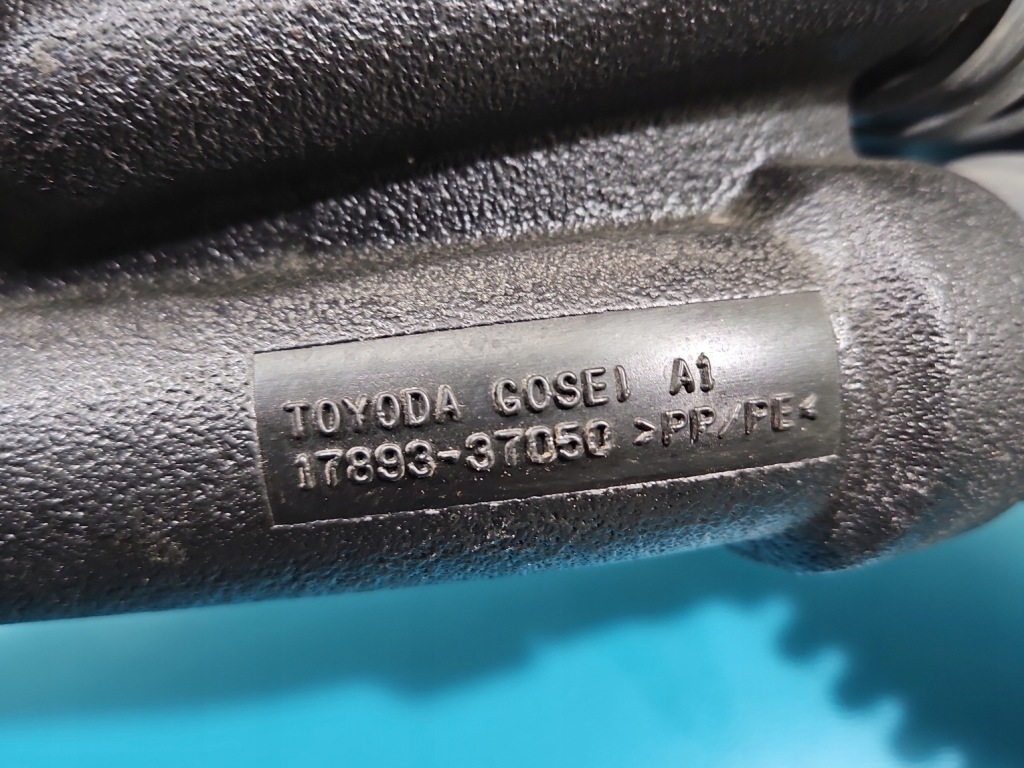 Труба шланг повітрозабірник повітря lexus ct 10-22 17893-37050 1.8 vvti Недорого