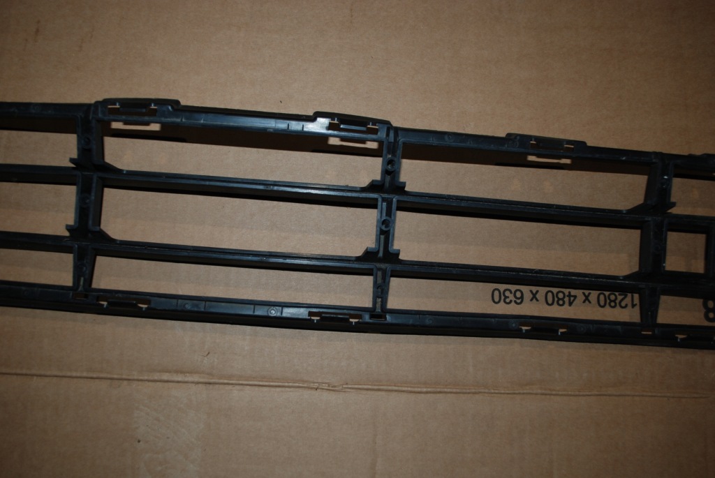 Купить Volvo xc90 2 средняя решётка решётка  бампера оригинальный номер 32227520