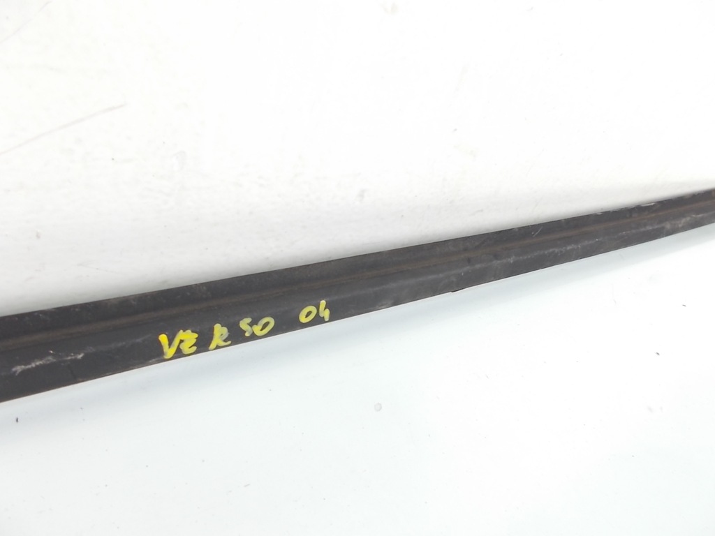 фото №3, Молдинг скло прокладка toyota corolla verso ii 2 04-09 2,0 d4d