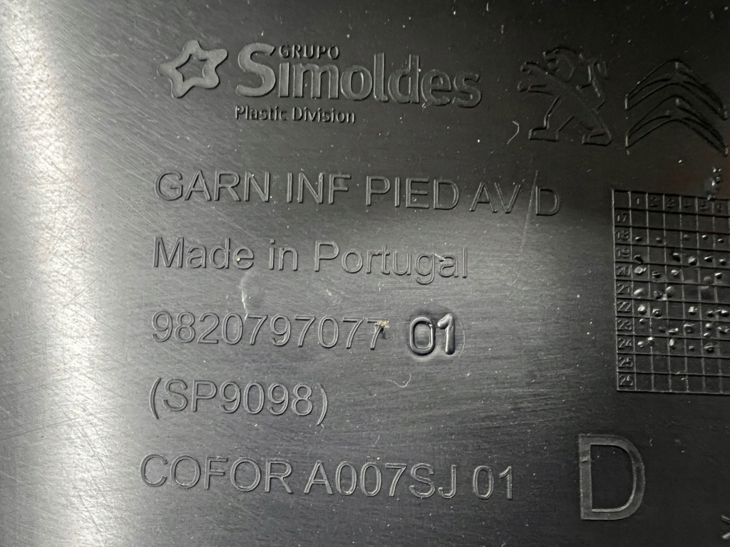 Opel mokka b 2024 права сторона молдинг поріг передня Зі Шроту