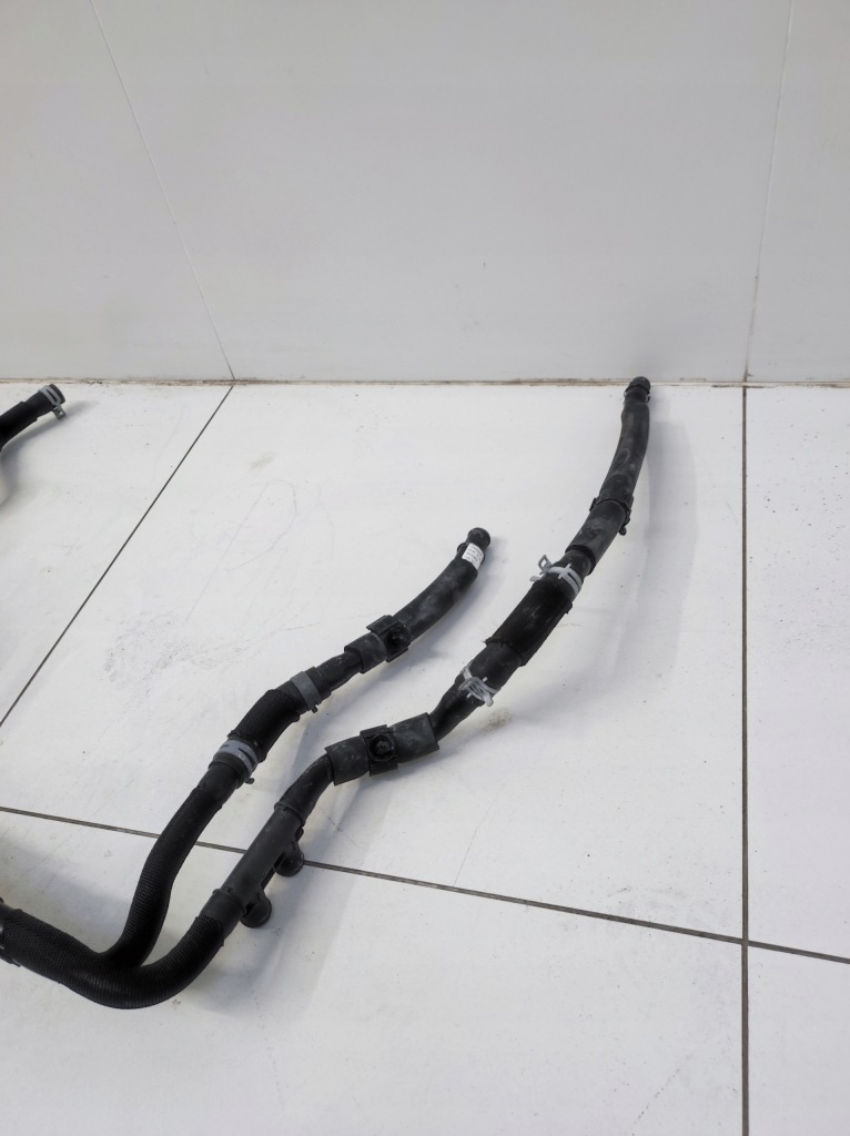 Клапан керування патрубок трубка шланг води audi q8 e-tron etron Доставка