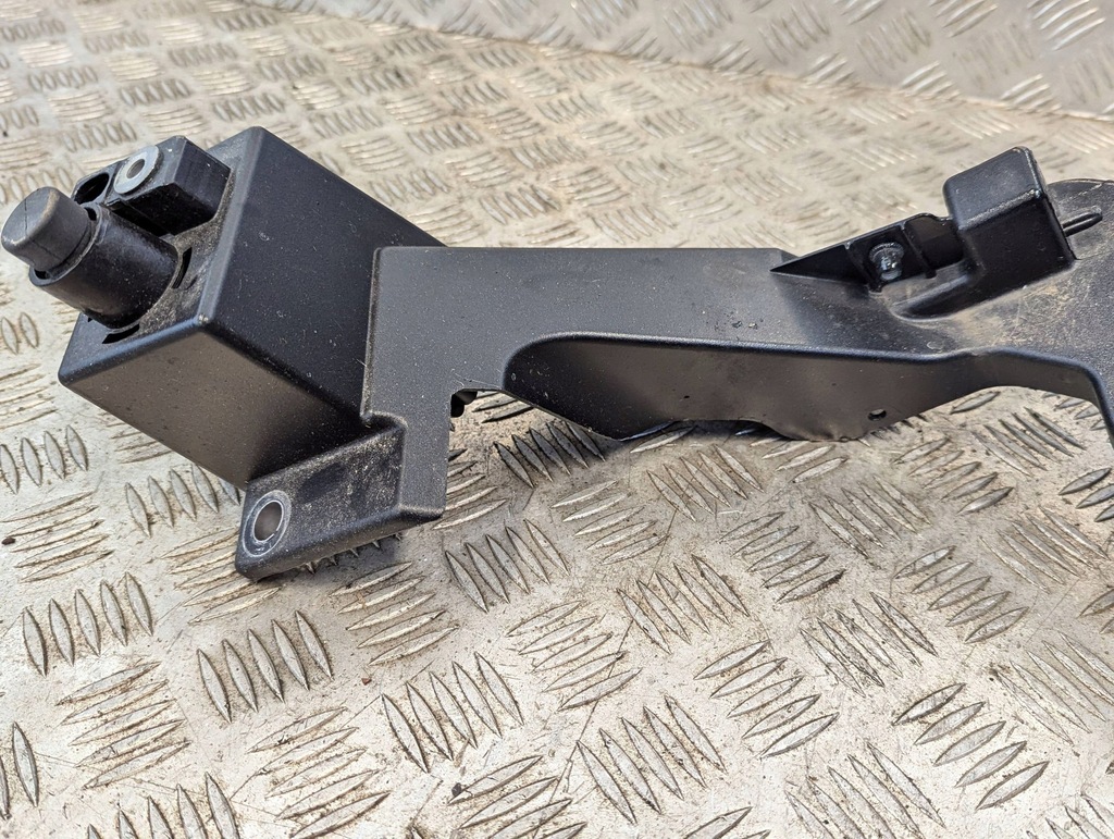 фото №9, Volvo xc40 2017-2025 направляющая кронштейн крыла левая