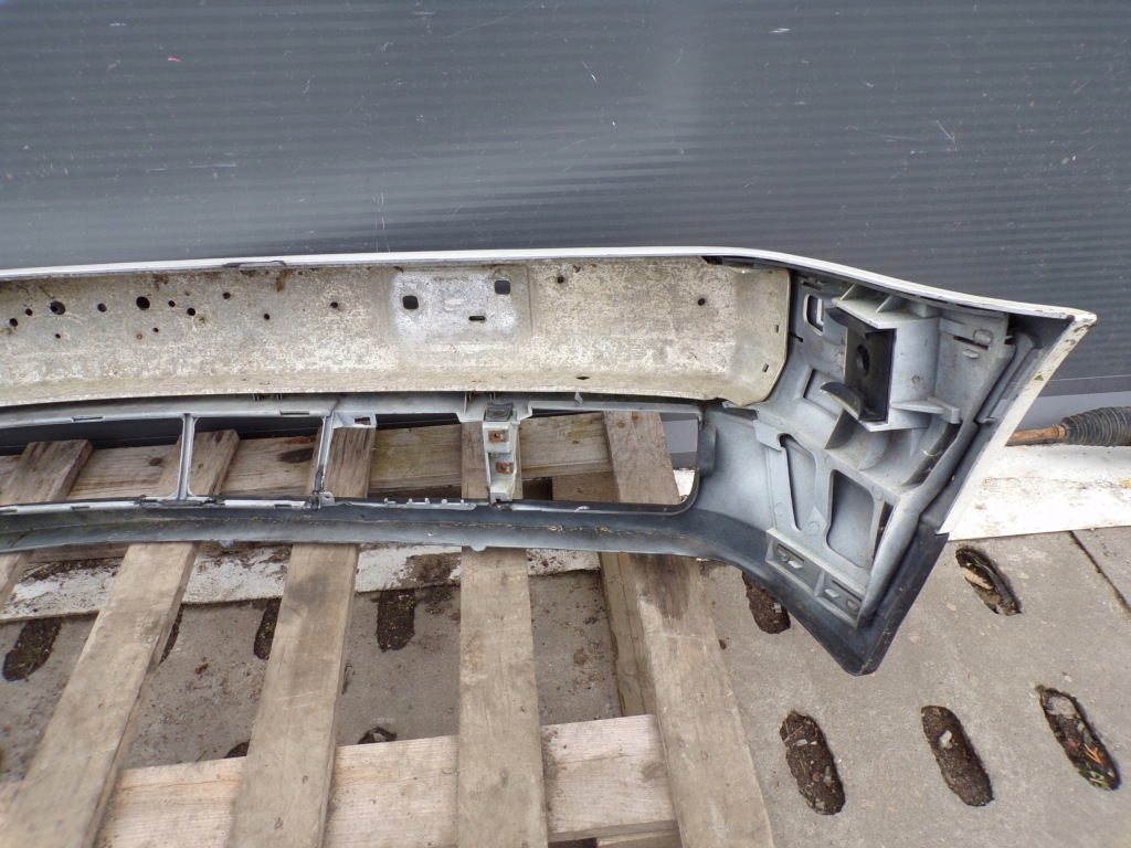 Бампер передний перед bmw e34 цвет alpine weiss с Разборки