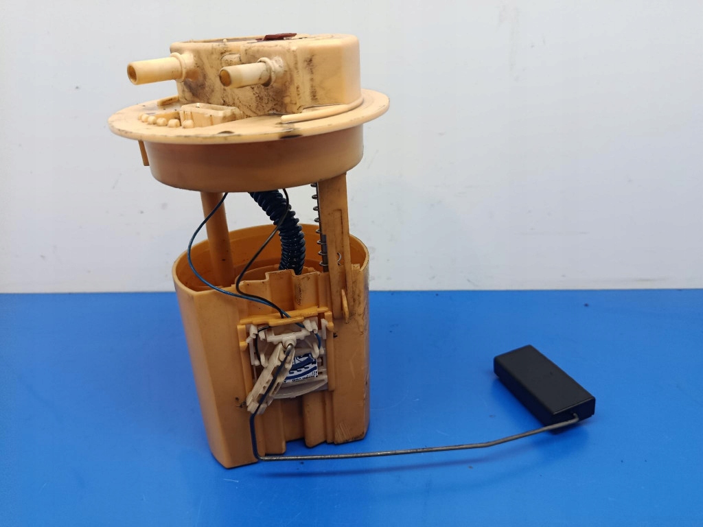 Peugeot partner 1 рестайлінг  1.6hdi датчик рівня пального 9660794980 в Україні