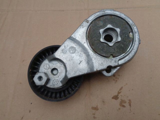 фото №2, Nissan juke lift 1.6 dig-t натягувач ремінь ролик