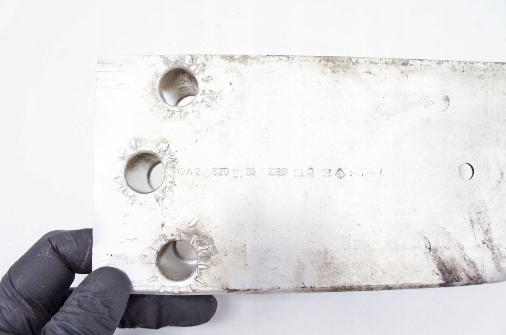 Ud209 infiniti q30 кронштейн кронштейн  бампера a2466200195 в Украине