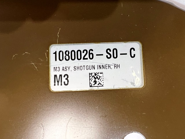 Tesla 3 3 перехід обшивка поріг праве  1080026-s0 в Україні