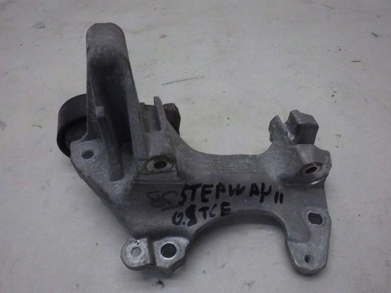 Купить Кронштейн основание генератора sandero tce 117104394r