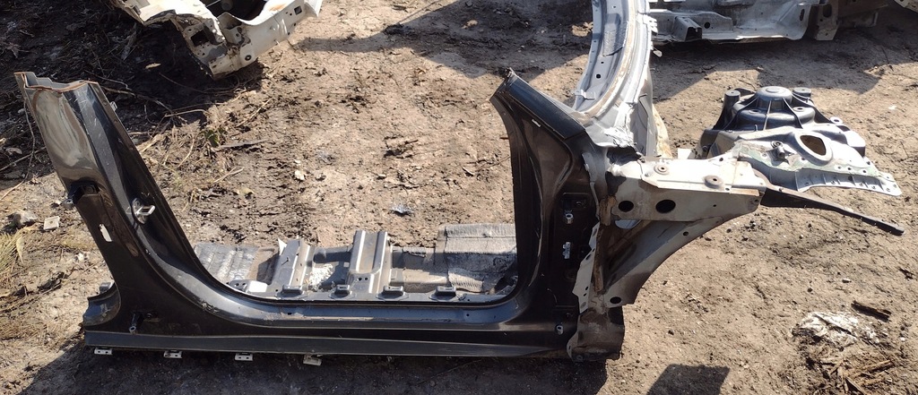 фото №1, Audi a6 4g чверть передня перед права поріг