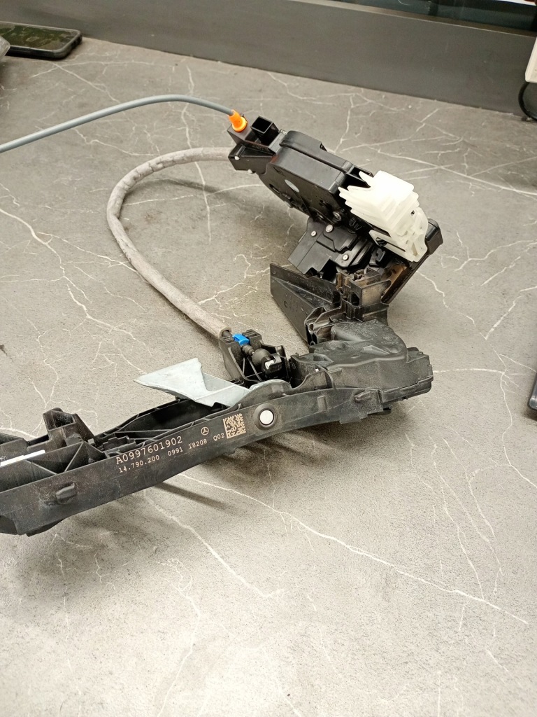 фото №1, A0997601902 mercedes eqa замок двері лівий перед джгут ручка