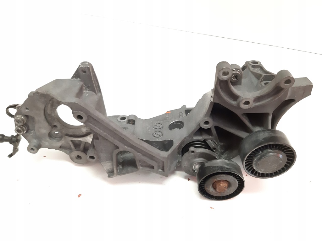 Skoda audi 2.0 tdi кронштейн генератора 03l903143h Оригинал