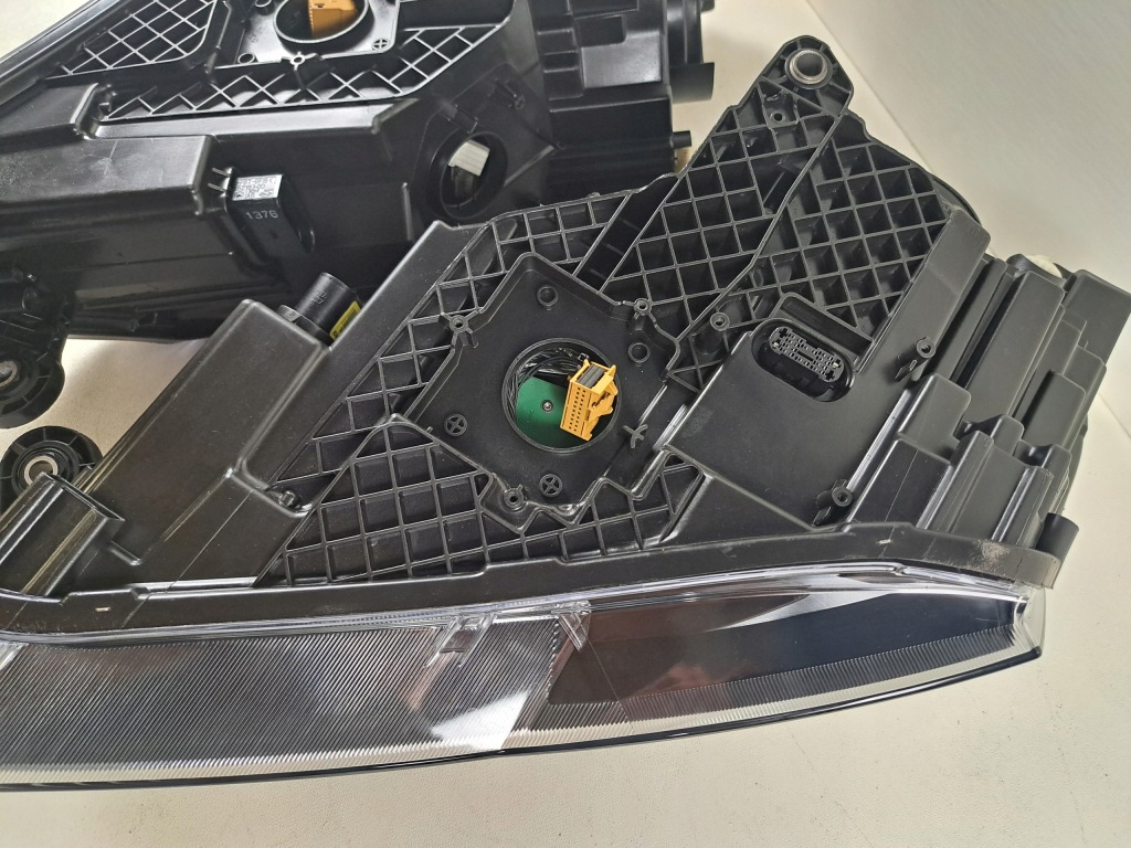 Skoda superb 3 3v1 фара левая правый  bi-xenon led Киев