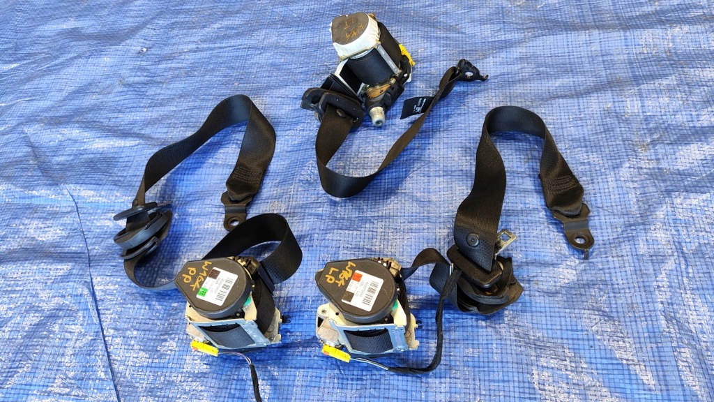 фото №1, Pas безопасности натяжитель правый перед чёрный mercedes ml w164 x164 w251