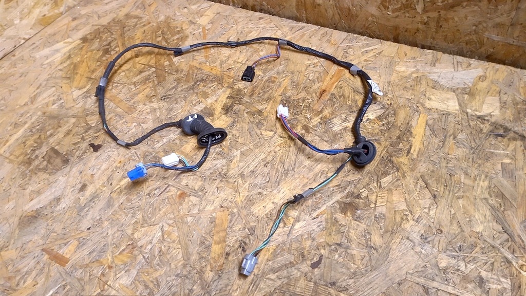 фото №1, Monterey trooper 3,2 v6 98 r электропроводка дверь pt