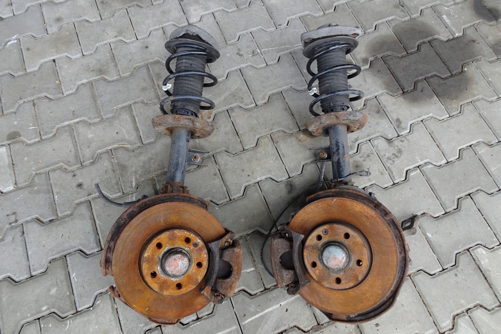 фото №1, Mercedes w176 поворотный кулак амортизатор правый