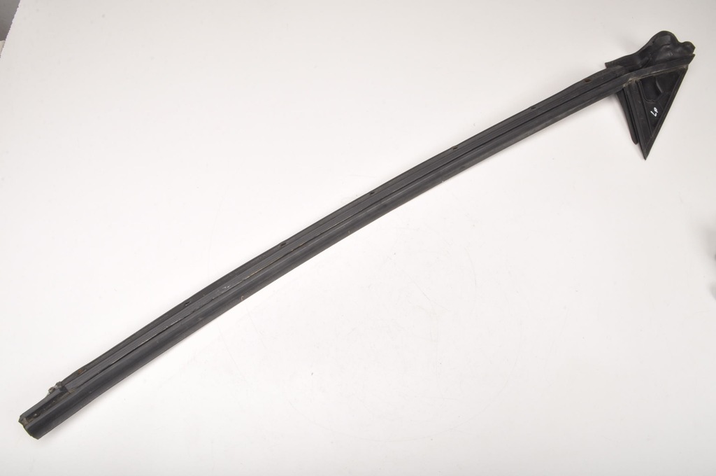 фото №5, Ferrari california f149 молдинг стекло передняя левая