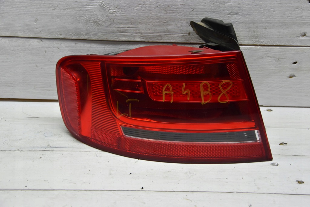 фото №1, Лампа задня ліва a4 b8 w крила