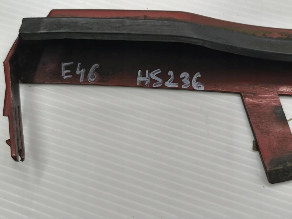 Молдинг под фара левый перед bmw e46 1.9 touring Киев