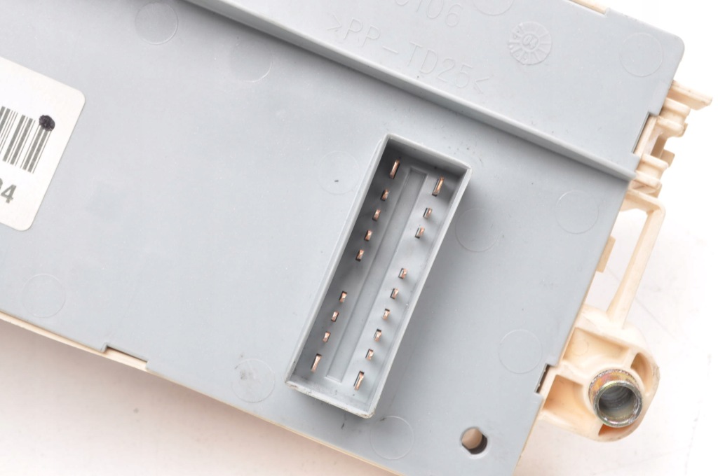 Maserati quattroporte v 4.2 коробка предохранителей 209876 60660091 с Разборки