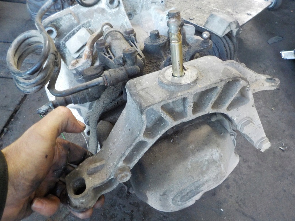 фото №1, Punto ii кронштейн коробки передач