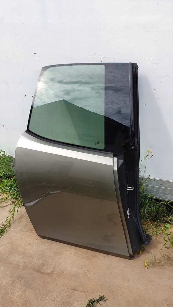 фото №1, Bmw i3 дверь правое задние c2u