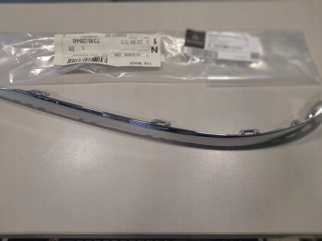 фото №1, Молдинг бампера ліва mercedes w223 a2238857201