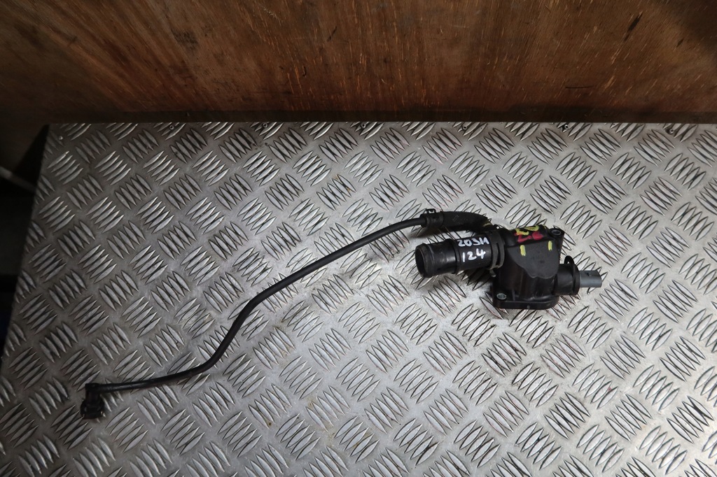 фото №1, Корпус термостата audi a4 b8 03l121132a