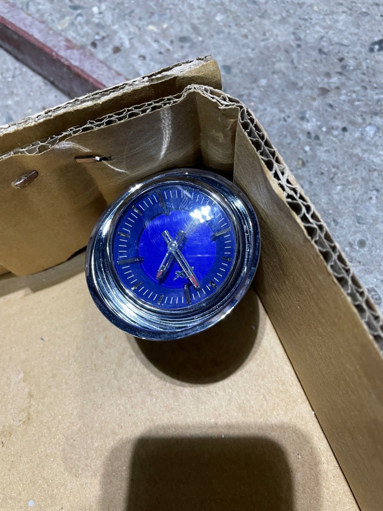 фото №1, Jaguar xj x351 годинник консолі