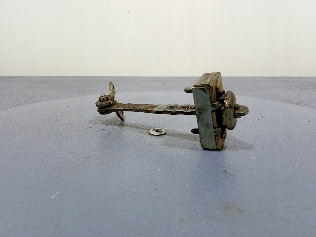 фото №1, Vw lt ii sprinter w901 ограничитель дверь перед правый a9017200716