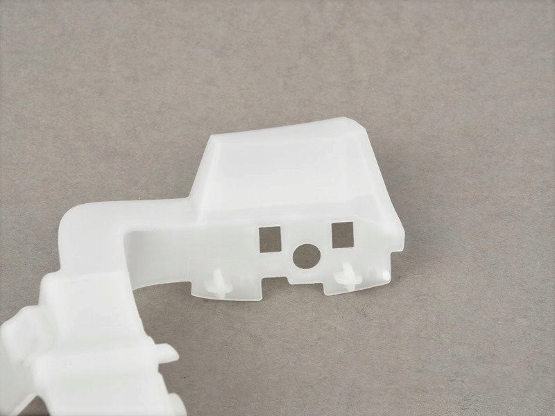 Кронштейн бампера праве audi a4 b9 2015- Ціна