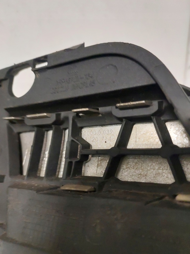 Заглушка протитуманна фара ліва opel vectra c 13120739 13120744 Зі Шроту