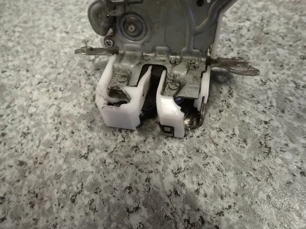 фото №9, Suzuki ignis iii 16- замок задний крышки багажника