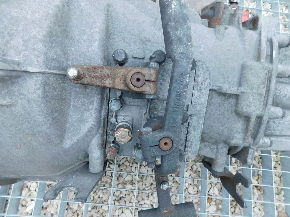 Коробка передач передач renault mascott 3.0 dxi 09r привод потужності насос kipra hds Ціна