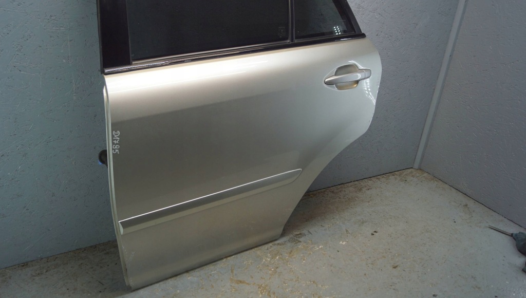 Lexus rx 2 2 дверь левое  задняя 1c0 d1795 в Украине