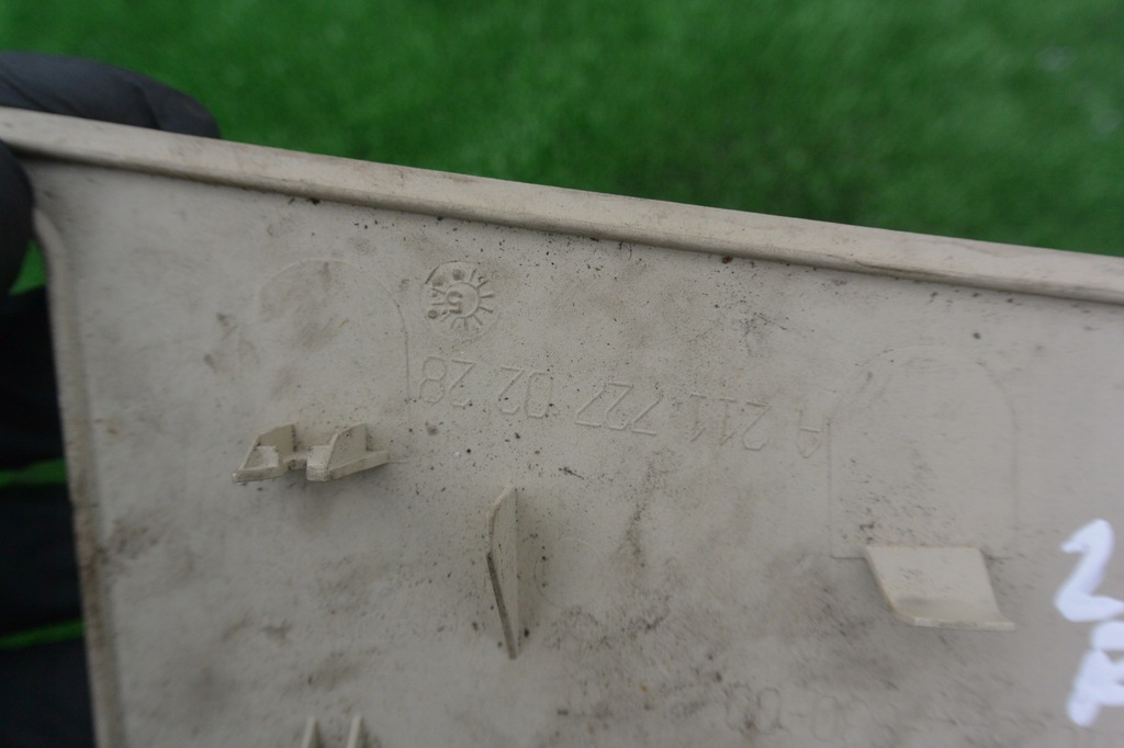 фото №7, Заглушка обшивка правая перед mercedes w211 kpl