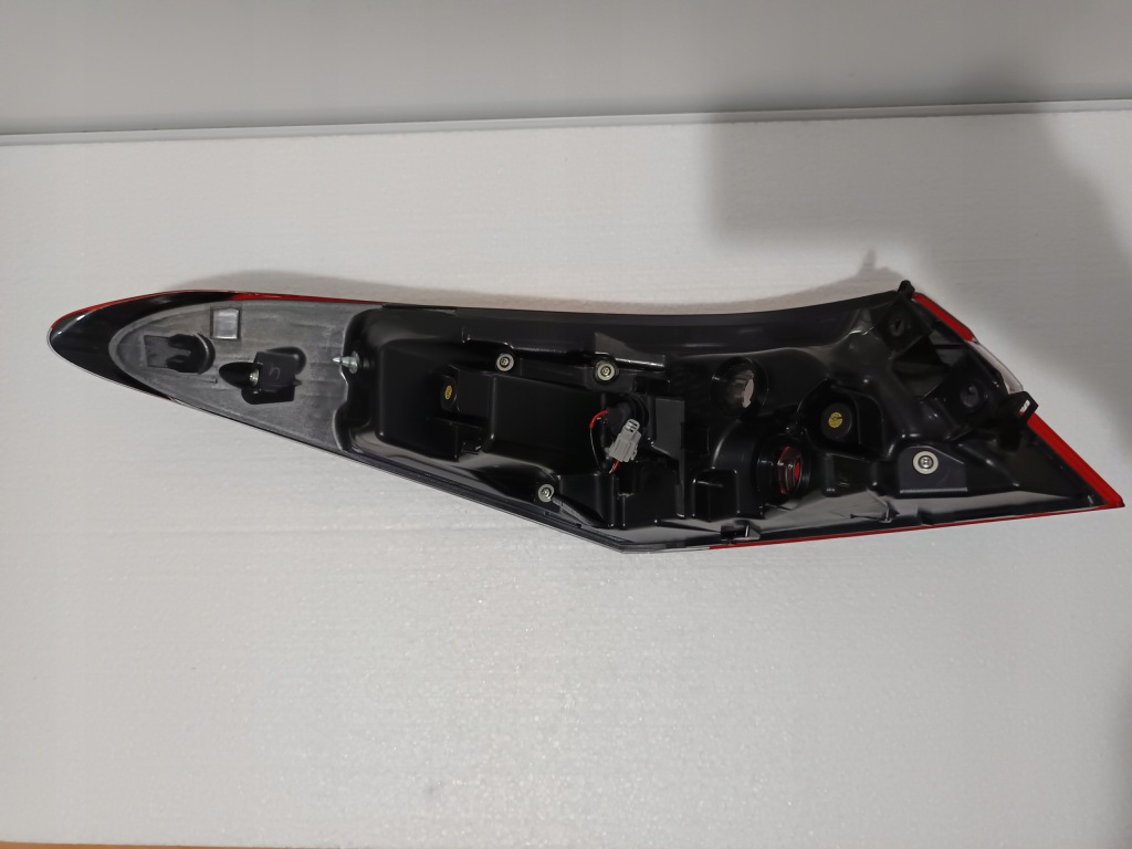 фото №5, Toyota camry viii 2017- лампа правый задняя pół led чёрный середина оригинал eur