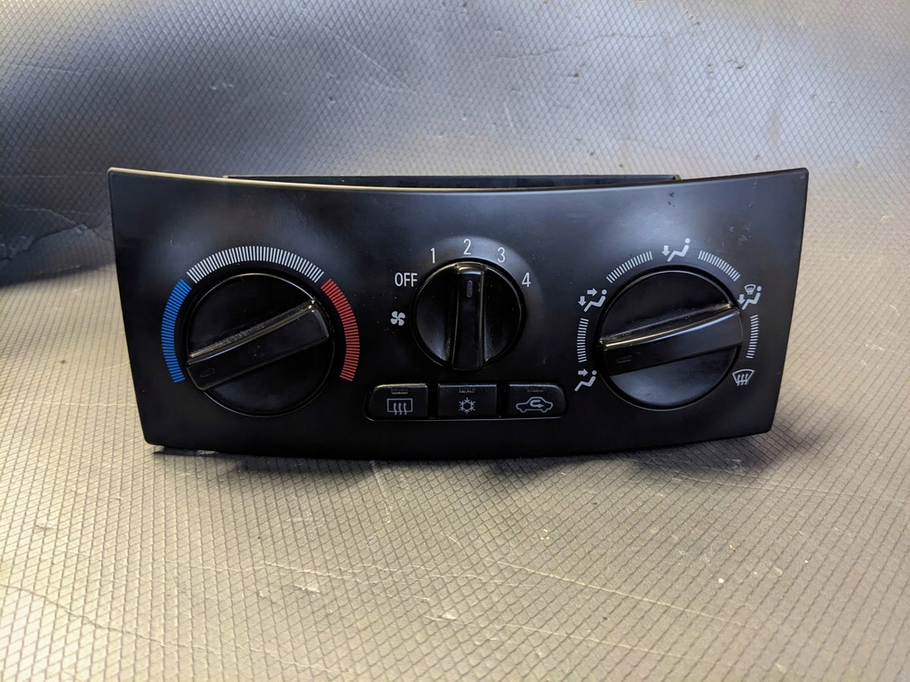 фото №1, Mitsubishi space star панель кондиционера mn140637