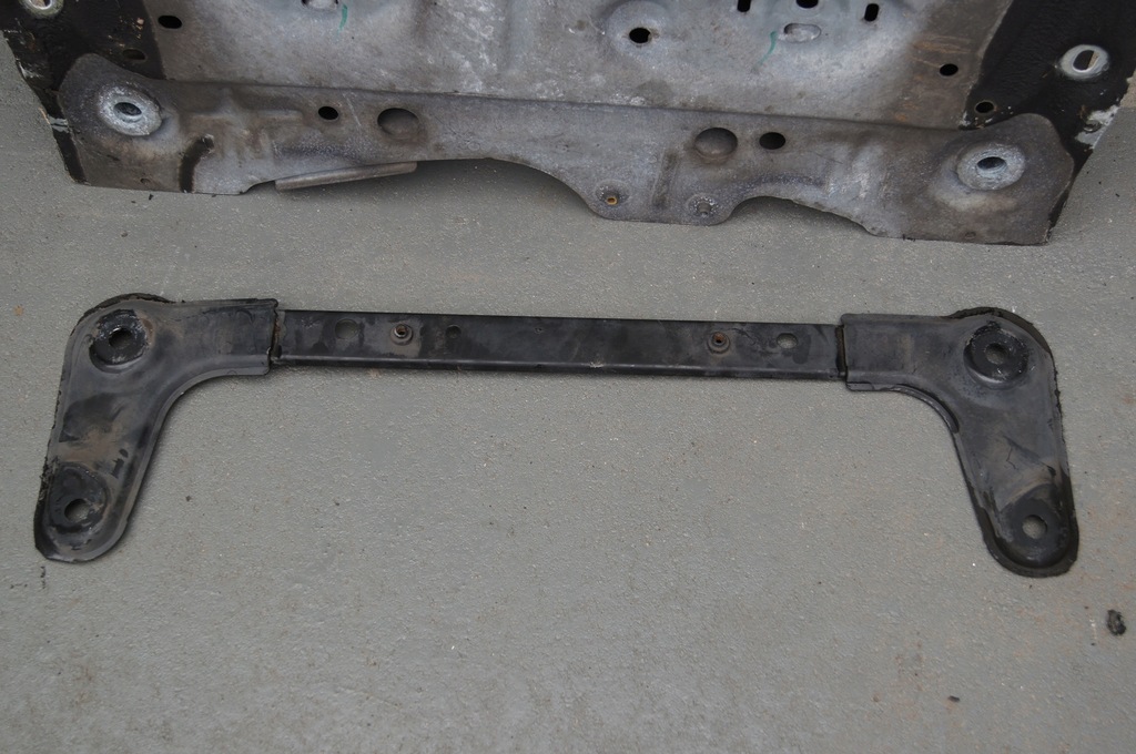 фото №9, Renault clio iv rs 1.6 tce подрамник подрамник pod двигатель