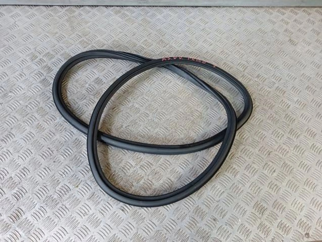 фото №3, Audi a3 8v sportback прокладка дверь задняя левый