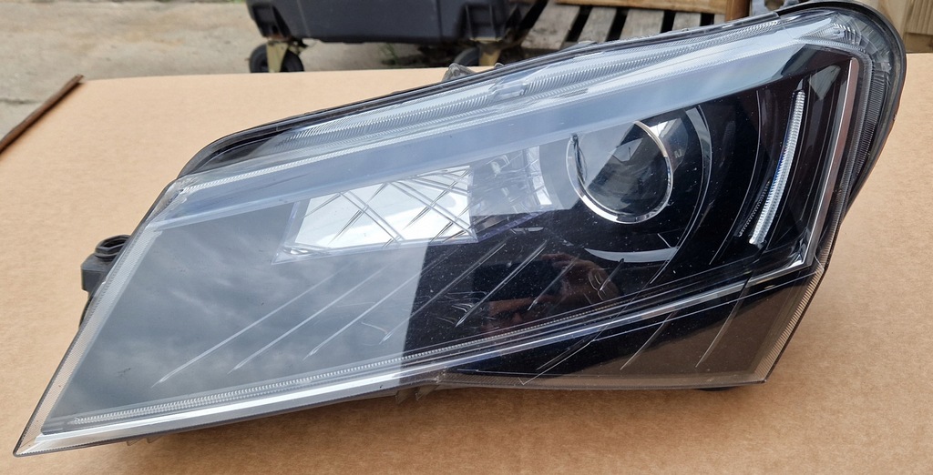 фото №1, Лампа skoda superb iii 3v1941015b комплектная ideał