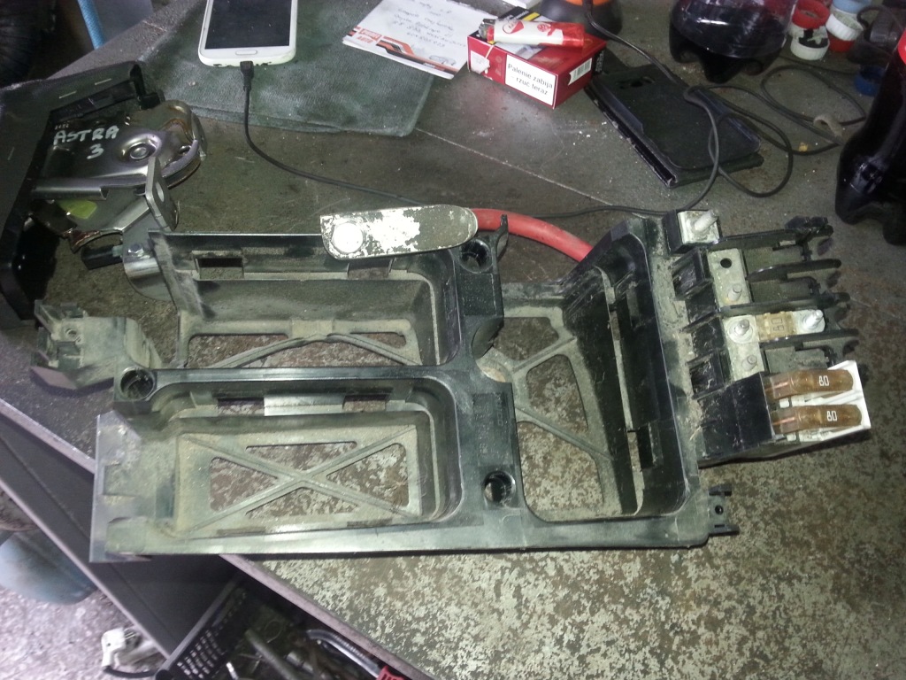 фото №1, Основа коробка запобіжників opel оригінальний номер 1534964