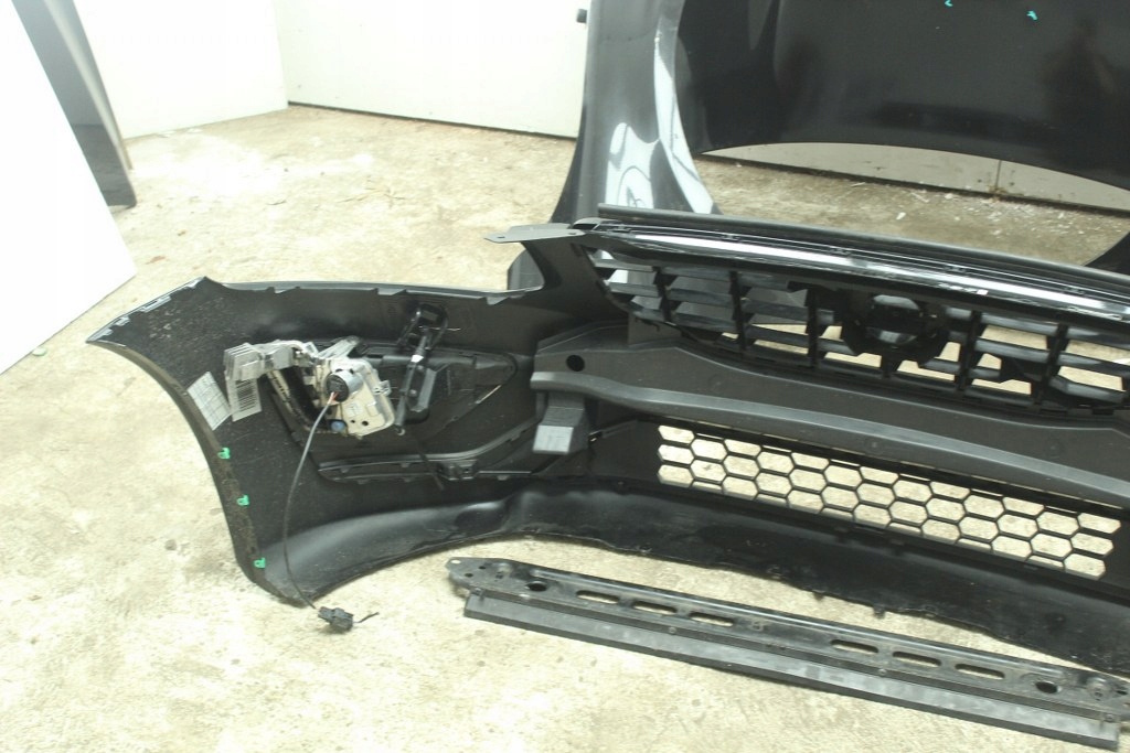 Volvo xc60 рестайлинг  капот бампер фара усилитель балка крыло  r-desing 13r+ Оригинал