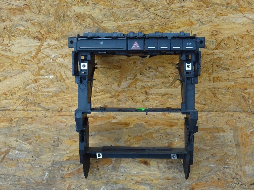 фото №1, Audi a4 b7 рамка кронштейн корзина радио переключатели аварийная 2-din 8e0858005f