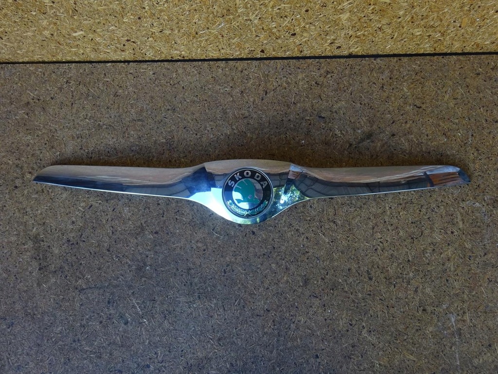 фото №1, Skoda yeti молдинг капот решетка решётка бампера перед хром 5l0853633