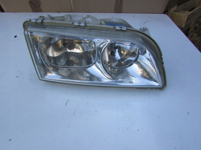 Купить Лампа перед правая volvo v40 30899683 hella