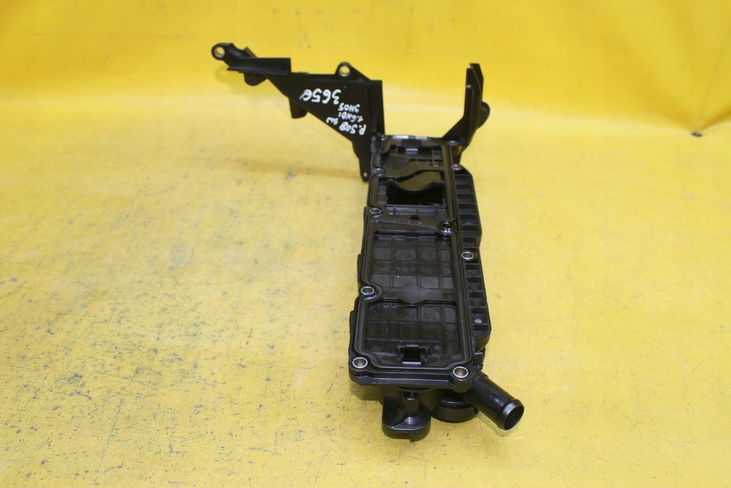 фото №9, Крышка клапанов 9688939180 peugeot 508 1.6 hdi