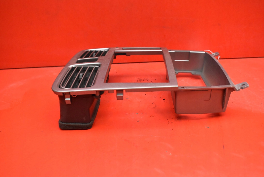 фото №3, Решётка обдув средняя рамка радио subaru forester 2 ii 02-05