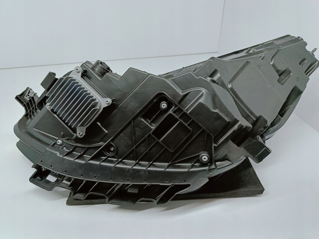 Купить Tesla model 3 m3 рестайлинг  y my 20- фара правый  перед full led европа  1514953-00-d