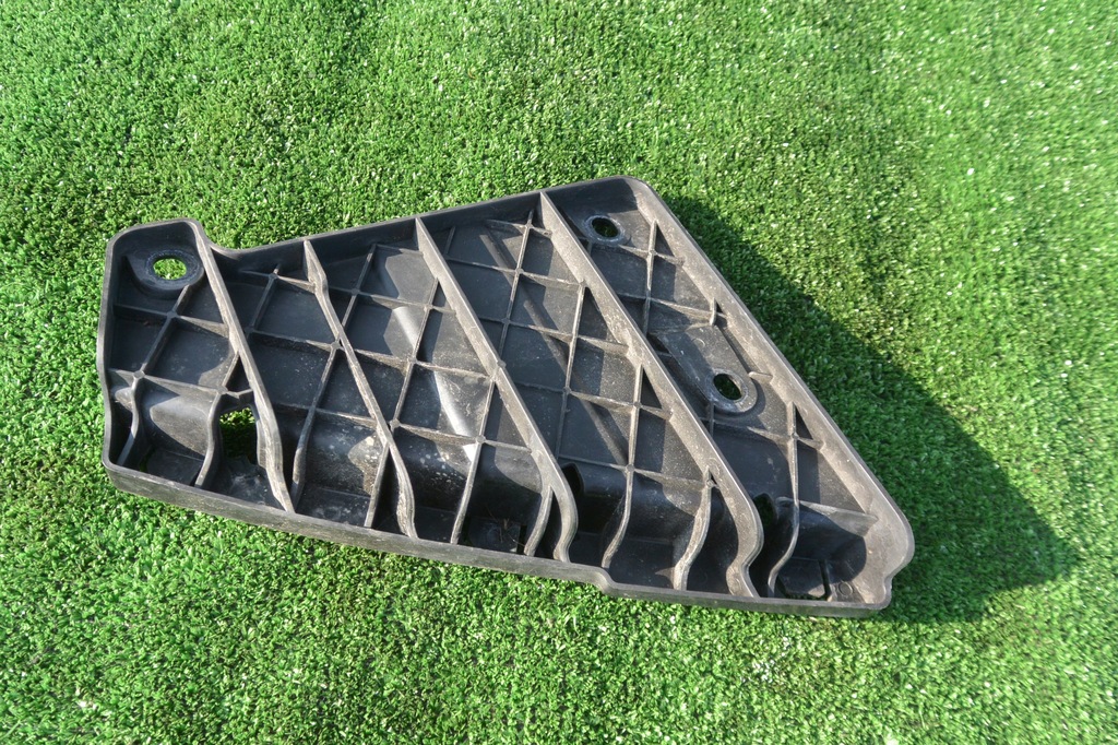 фото №9, Напрямна кронштейн лампи правий лівий перед maserati ghibli iii